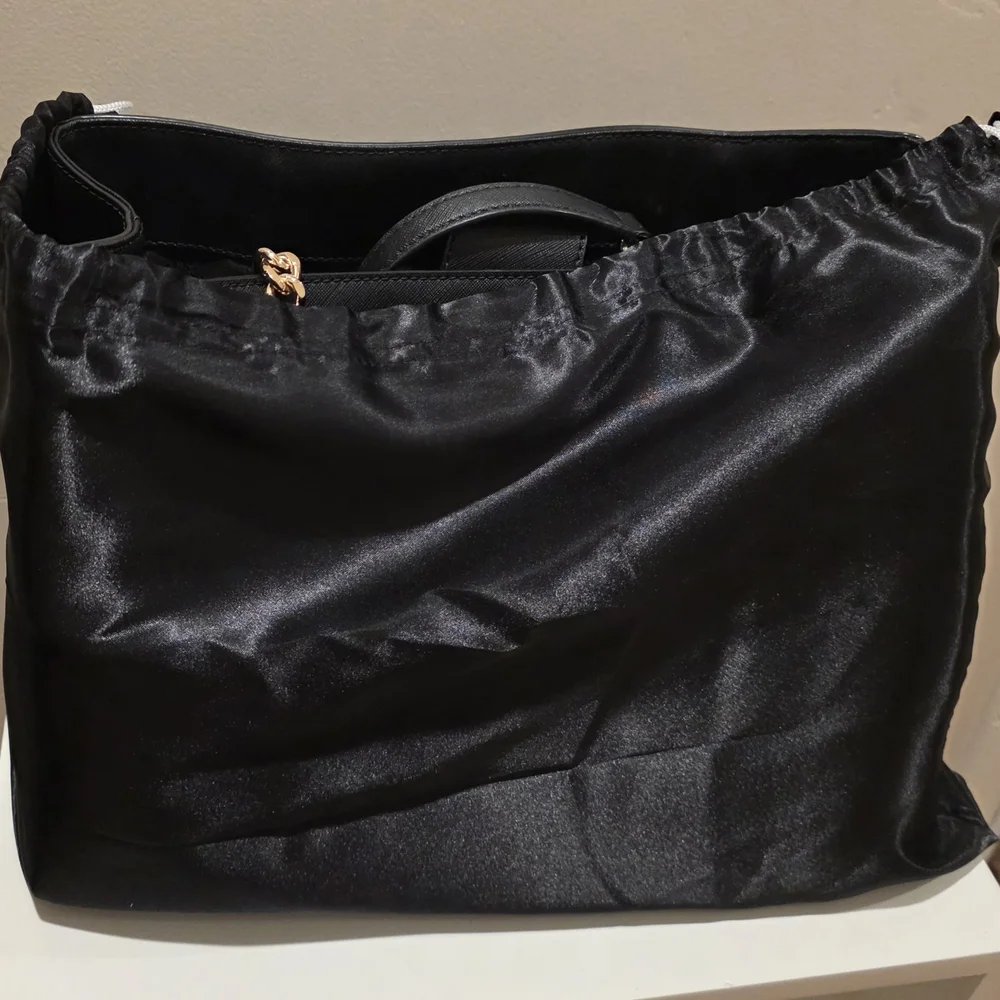 Michael Kors Black Tote Bag - Picture 14 of 15